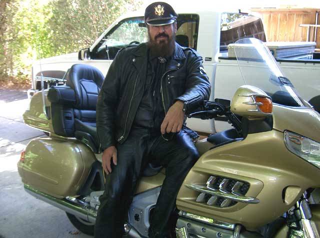 biker-goldwing-640x476.jpg